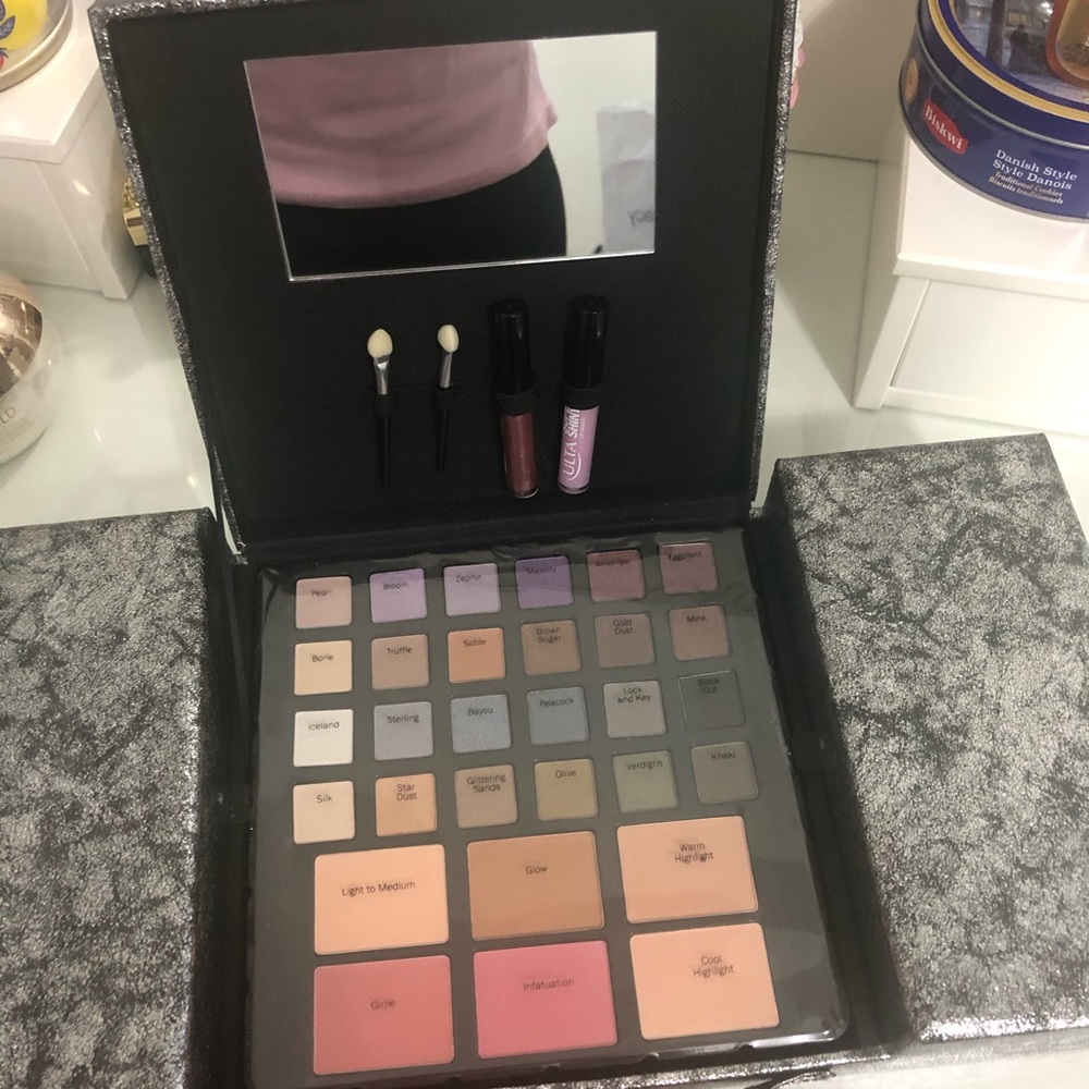 Ulta Makeup Kit - Picture 3 of 8
